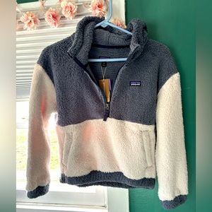 NWT Patagonia Girls Los Gatos Fleece Hoody/Pullover. XL grey and white.